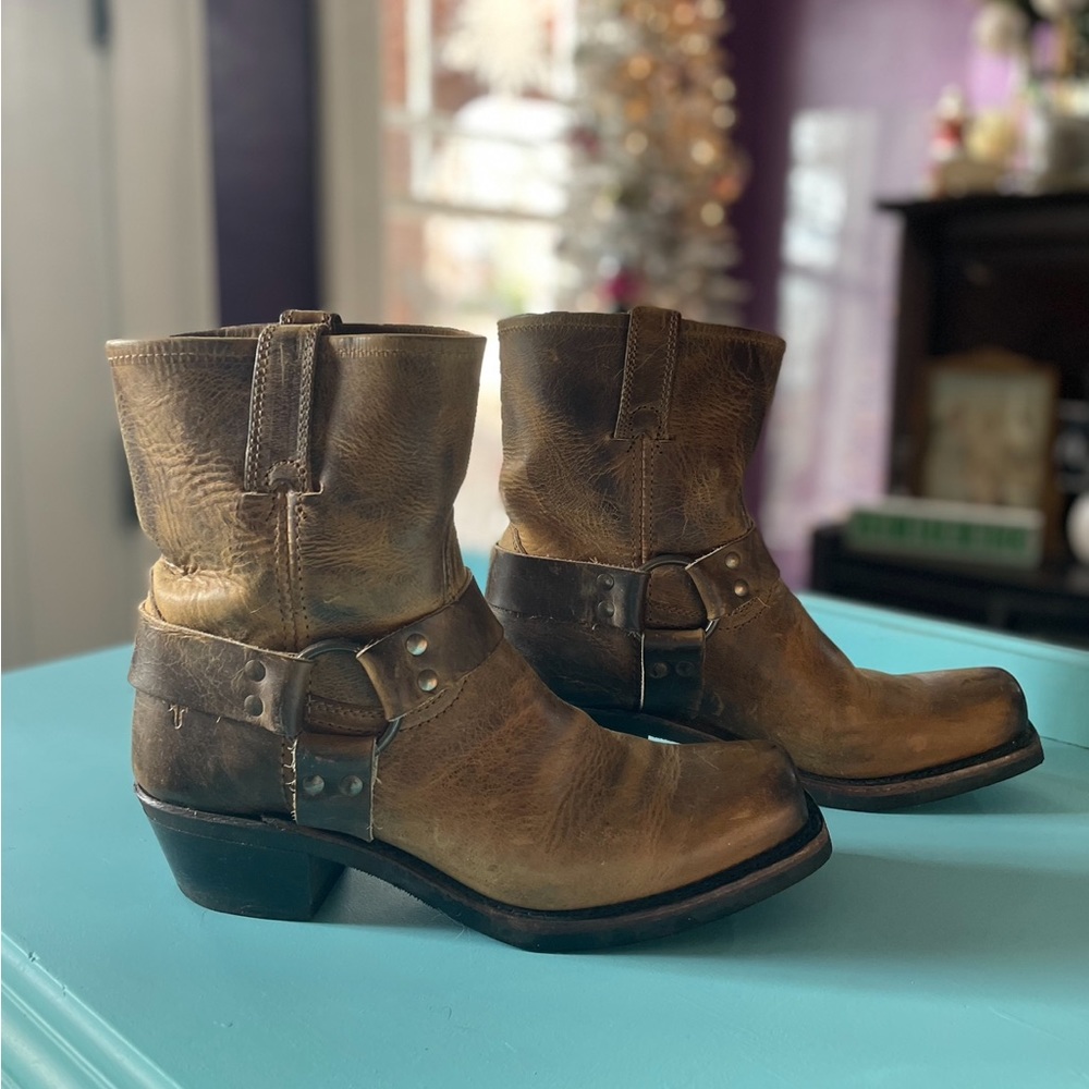 Frye Harness 8R Women’s Boots In Smoke size 9 like new